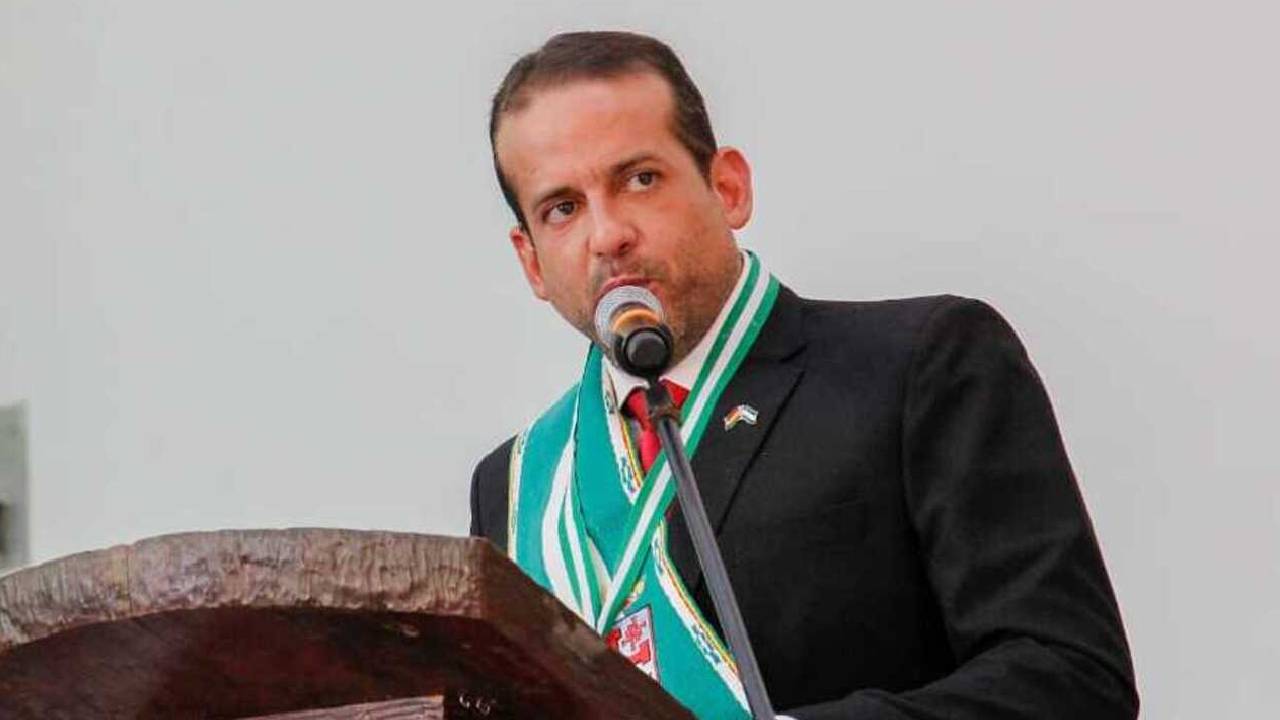Luis Fernando Camacho: "ARCE TIENE MIEDO AL REENCUENTRO DE CAMACHO CON SU PUEBLO"