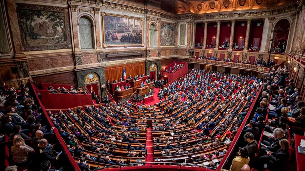 Francia aprueba medida para retirar la patria potestad a padres condenados por incesto o violencia