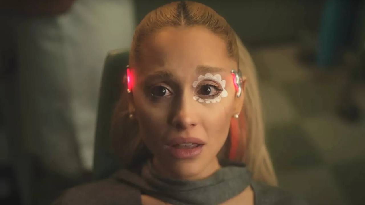  Ariana Grande nos conmueve en su nuevo videoclip "we can't be friends" con referencias a Eternal Sunshine of the Spotless Mind