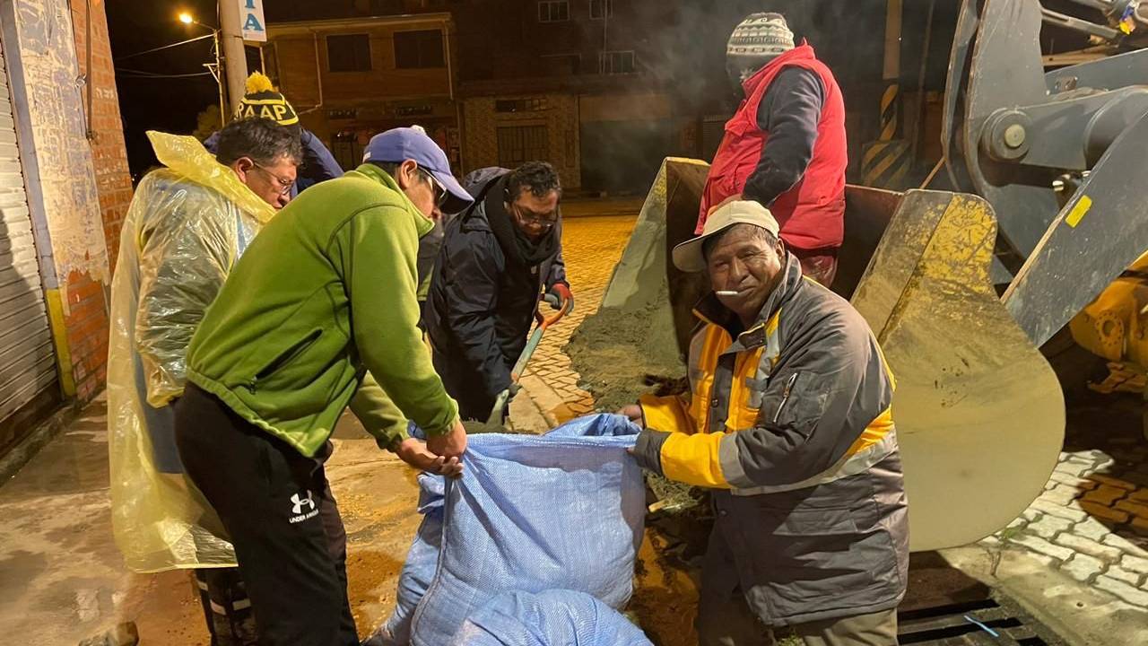 Acción conjunta de subalcaldías: Auxilio a viviendas del Distrito 1 tras granizada en El Alto