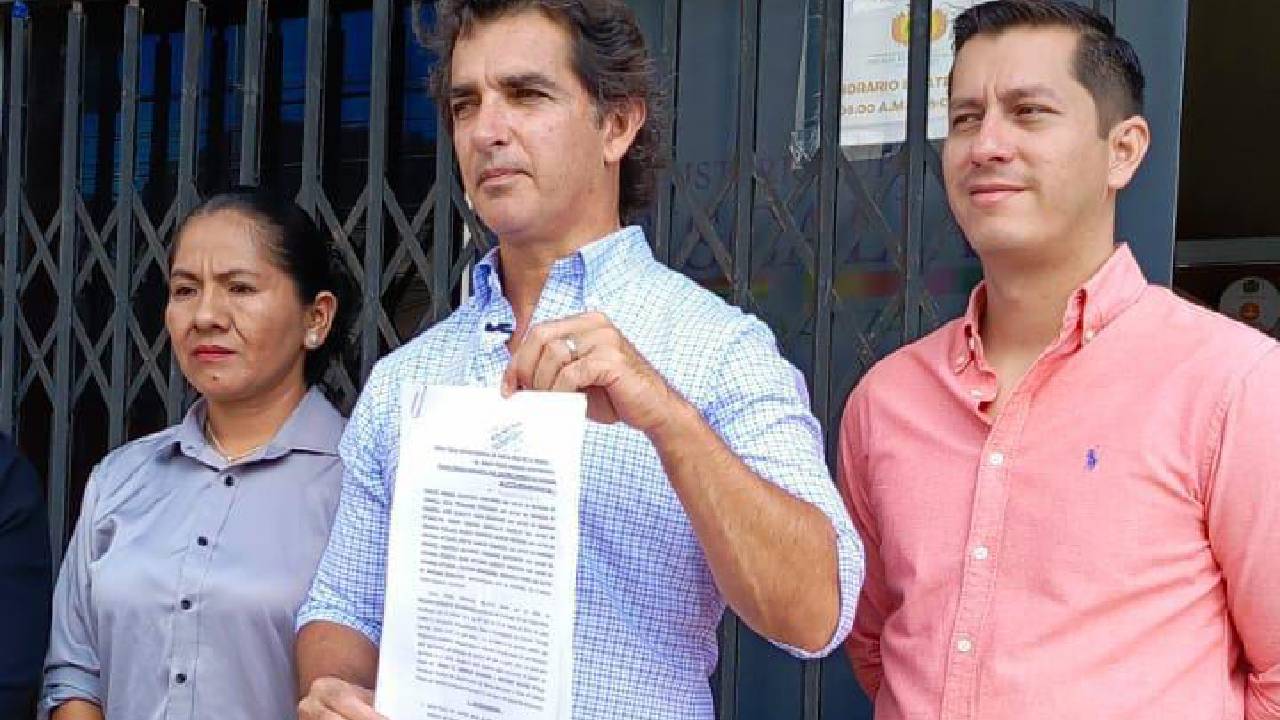 Concejales de Democratas Presentan Denuncia contra Funcionarias Municipales por Presunta Falsedad en Petición de Informe