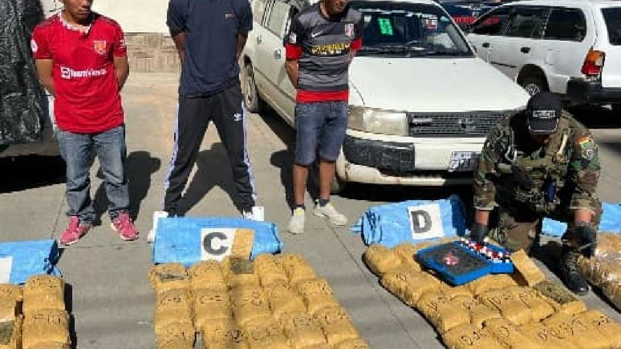  FELCN asegura más de media tonelada de marihuana y captura a tres implicados en Cochabamba