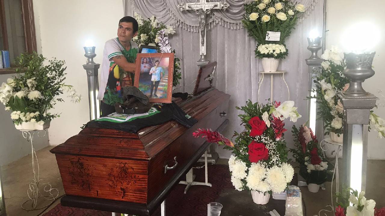 Conmoción en el Plan 3.000 por la muerte de un joven apuñalado tras serenata