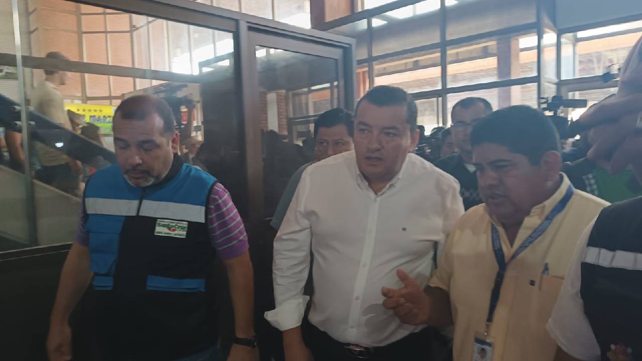 Alcalde de Santa Cruz inspecciona terminal bimodal ante denuncias de acarreo de personas