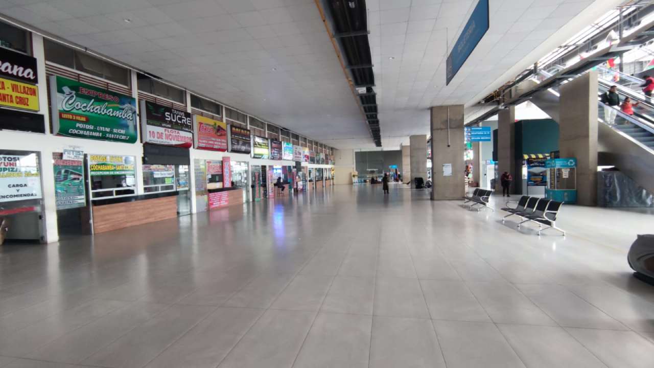 A pocas horas del censo de población y vivienda: Baja afluencia en la terminal metropolitana de el Alto