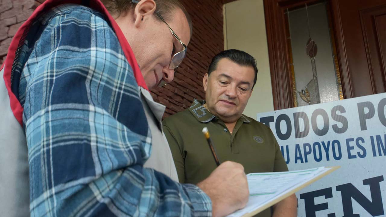 El Alcalde de Santa Cruz, Jhonny Fernández, censado en su domicilio particular