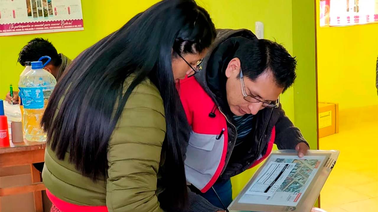 La Alcaldesa Eva Copa inicia su actividad como voluntaria en la jornada Censal del Distrito 7 de El Alto
