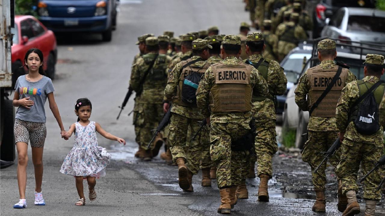 El Salvador despliega 5 mil soldados y policías para combatir pandillas en el norte del país