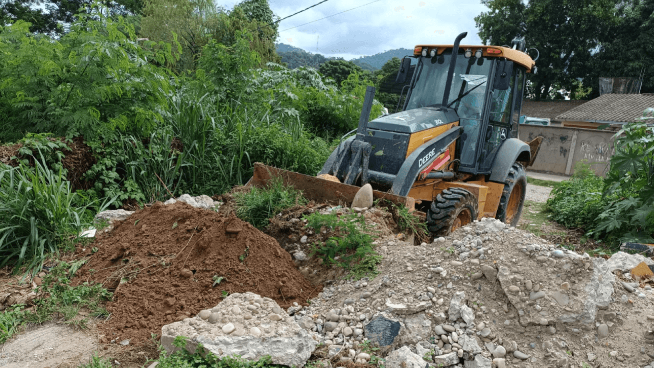Efectivos del Área Naval 3 “Bermejo” continúan con excavado de zanjas para impedir ingreso de contrabando