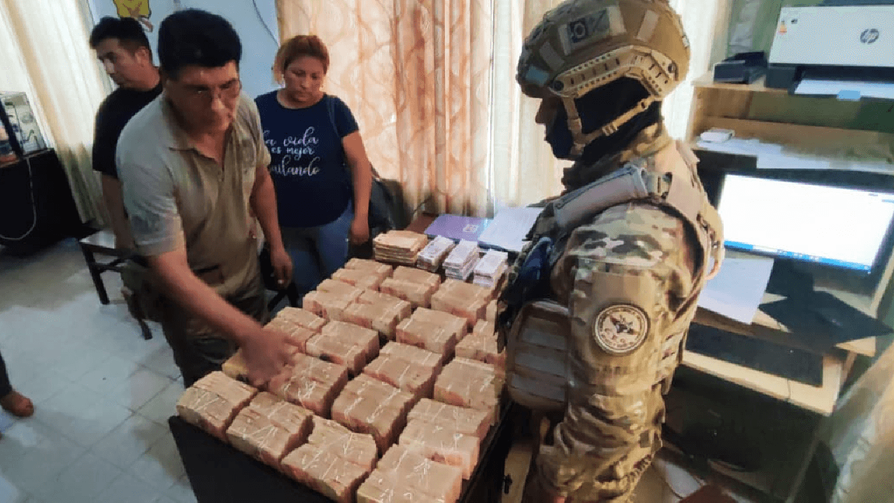 Tropa del Comando Estratégico Detiene Vehículo con Millonario Contrabando en Bermejo