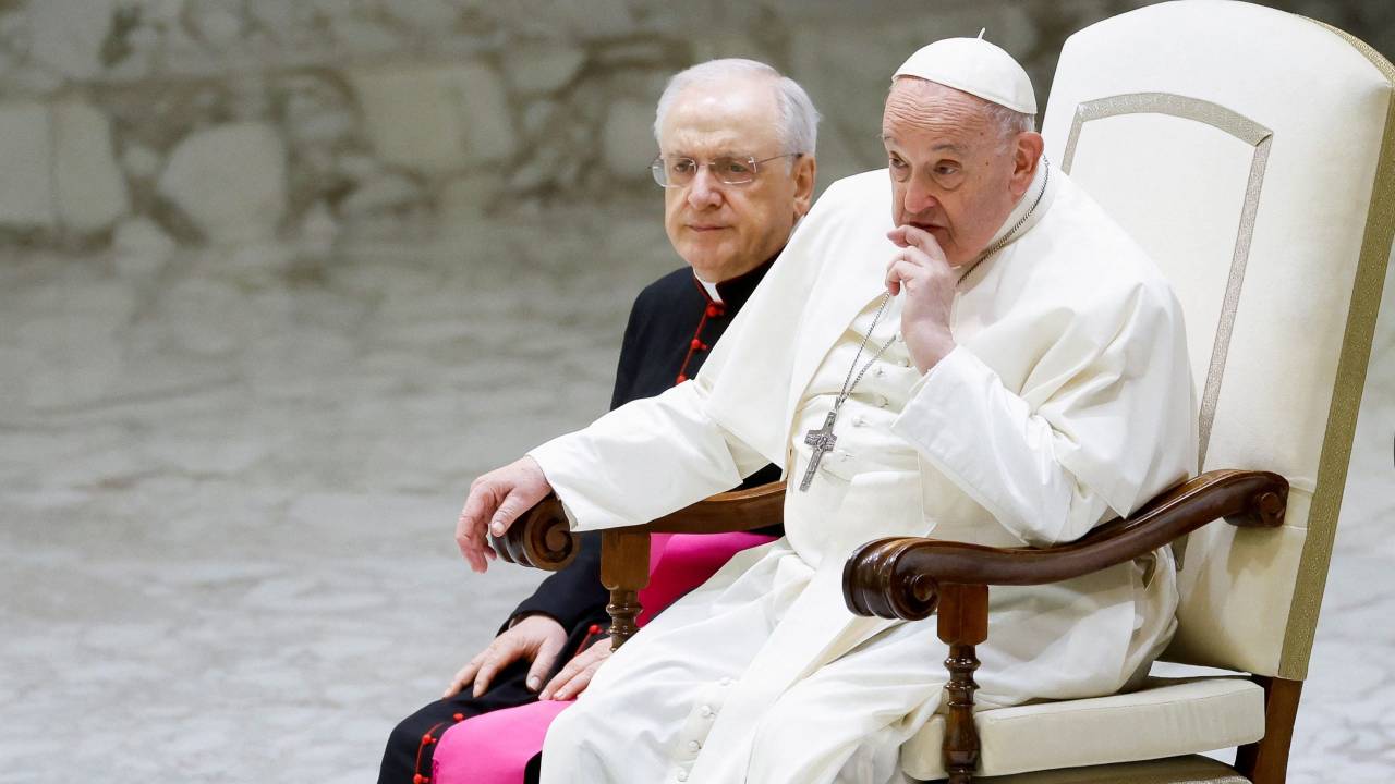 El Papa Francisco muestra mejoría: Entra caminando a audiencia general y lee catequesis sin problemas