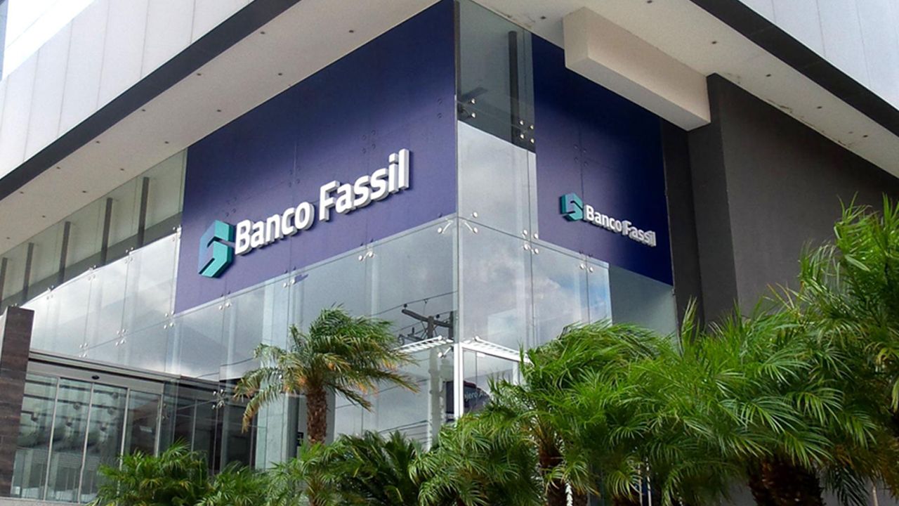 Allanan inmuebles de exejecutivos del Banco Fassil