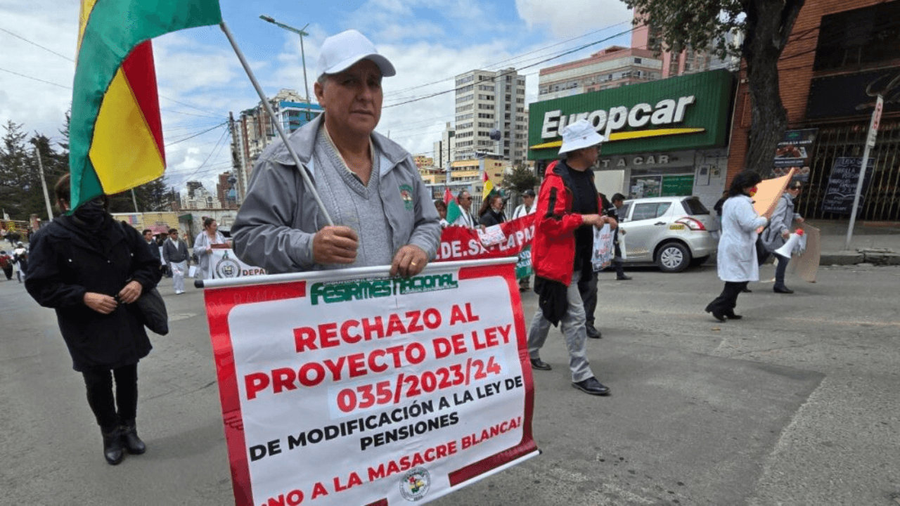 Profesionales de la salud anuncian nueva movilización ante falta de respuesta del Gobierno boliviano