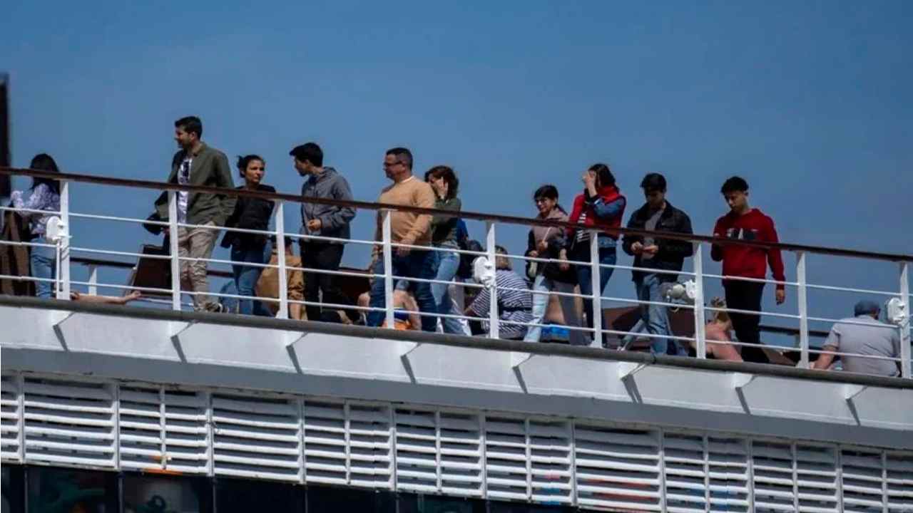 Bolivia y España coordinan el retorno de personas varadas en el mediterráneo