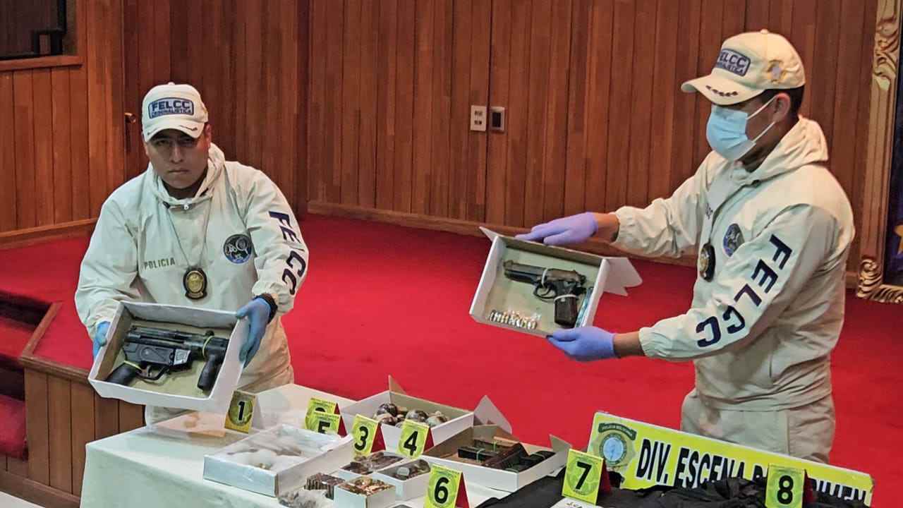 Tres sujetos del "tren de aragua" encontrados con armas, munición y explosivos son enviados con detención preventiva al penal de chonchocoro