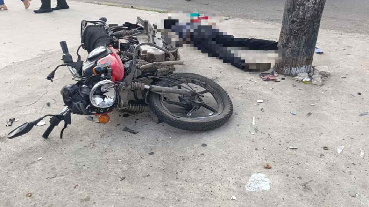 Motociclista fallece tras impactar contra un poste en Santa Cruz