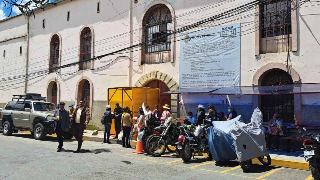 El Alto: Cuatro investigados por una violación grupal son enviados con detención preventiva al penal de san pedro