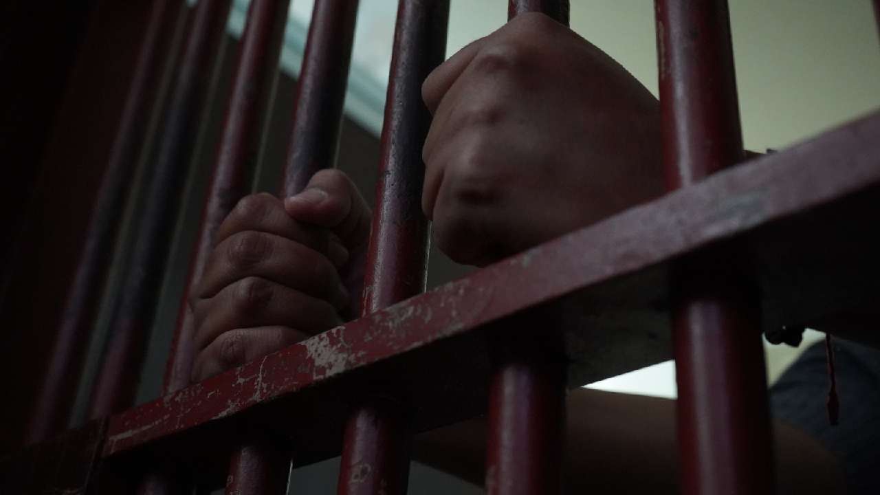 Mujer que atacó con un cuchillo a su concubino es sentenciada a 30 años de cárcel por el delito de asesinato
