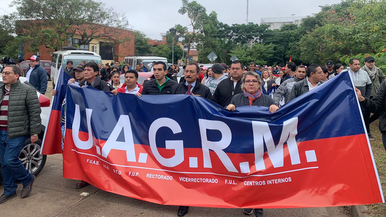 UAGRM marcha en rechazo a la Gestora Pública
