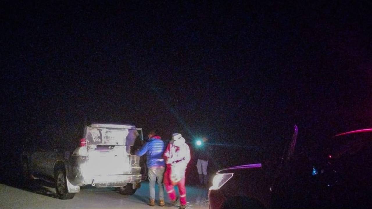 Rescatan a cuatro turistas varados en el Salar de Uyuni