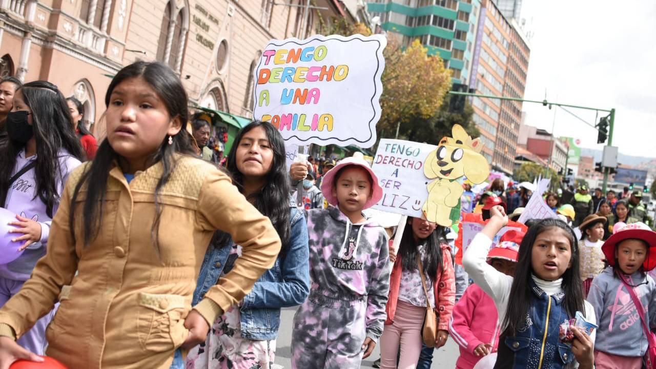  Marcha del Comité Plurinacional de la Niña, Niño y Adolescente exige fin a la violencia y el infanticidio