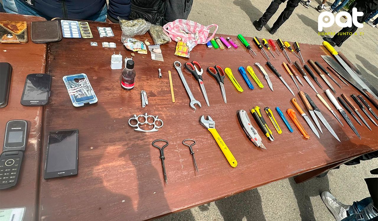 Autoridades en El Alto aprehenden a extranjeros indocumentados con armas blancas