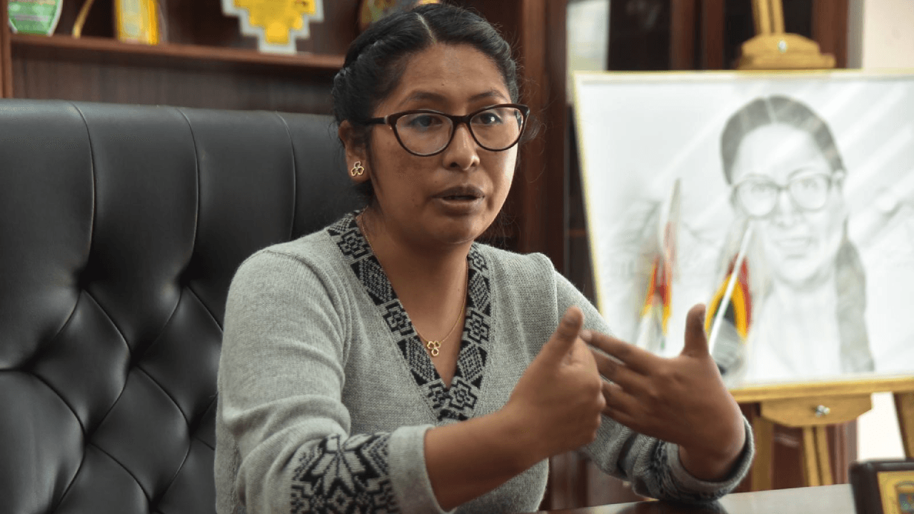  Alcaldesa de El Alto critica a Evo Morales por promover candidatura desde el exterior