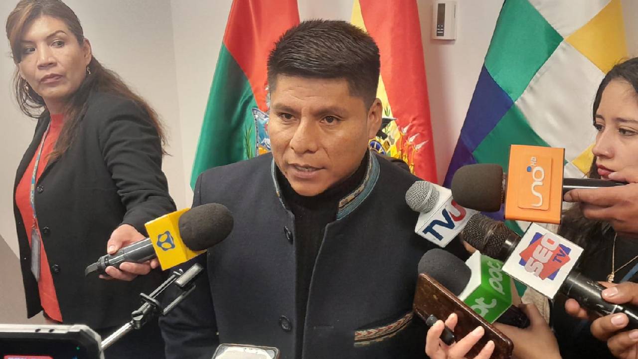 "Evo Morales No Escapará", Afirma Senador Leonardo Loza ante Acusaciones de la Oposición