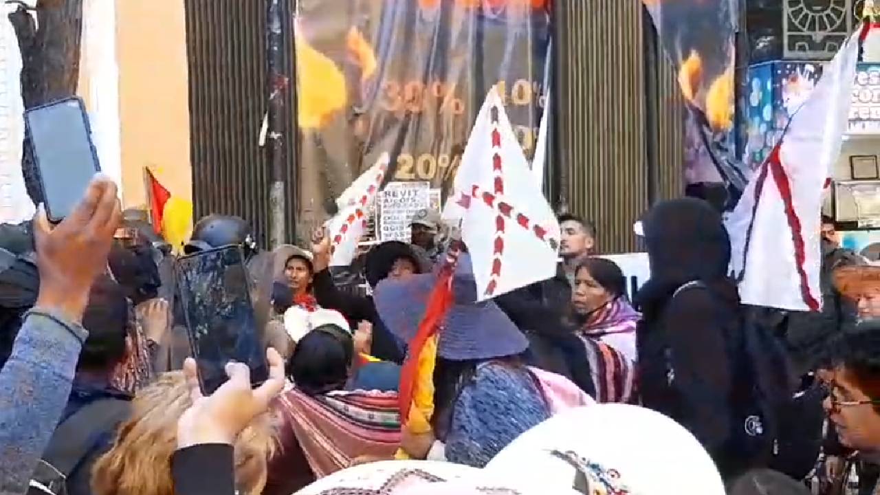 Manifestación de personas con discapacidad en el ministerio de Justicia: Bloqueo policial genera tensión