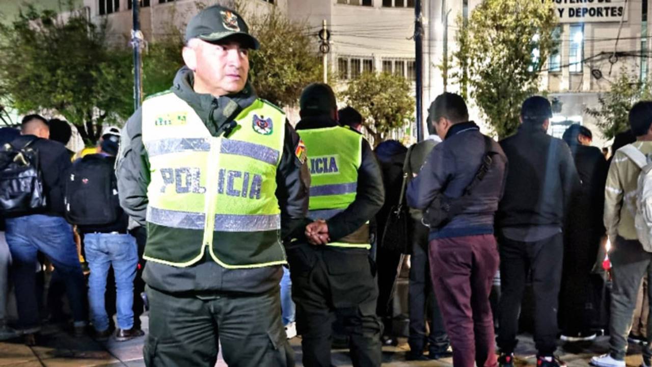 Más de 40 universitarios arrestados durante jornada electoral de la UMSA