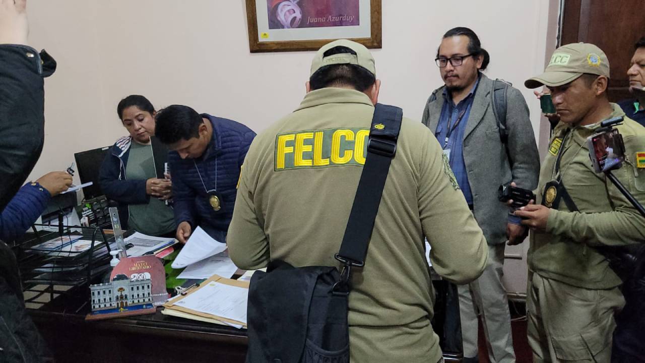 Fiscalía allana oficina de la Presidenta de la ALD de Chuquisaca por supuesto caso de corrupción