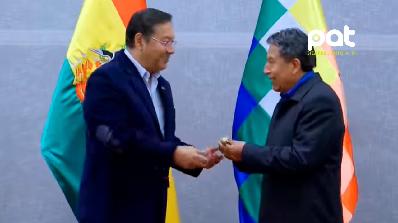 Presidente Luis Arce entrega bastón de mando a David Choquehuanca antes de partir a Cumbre del ALBA-TCP en Venezuela
