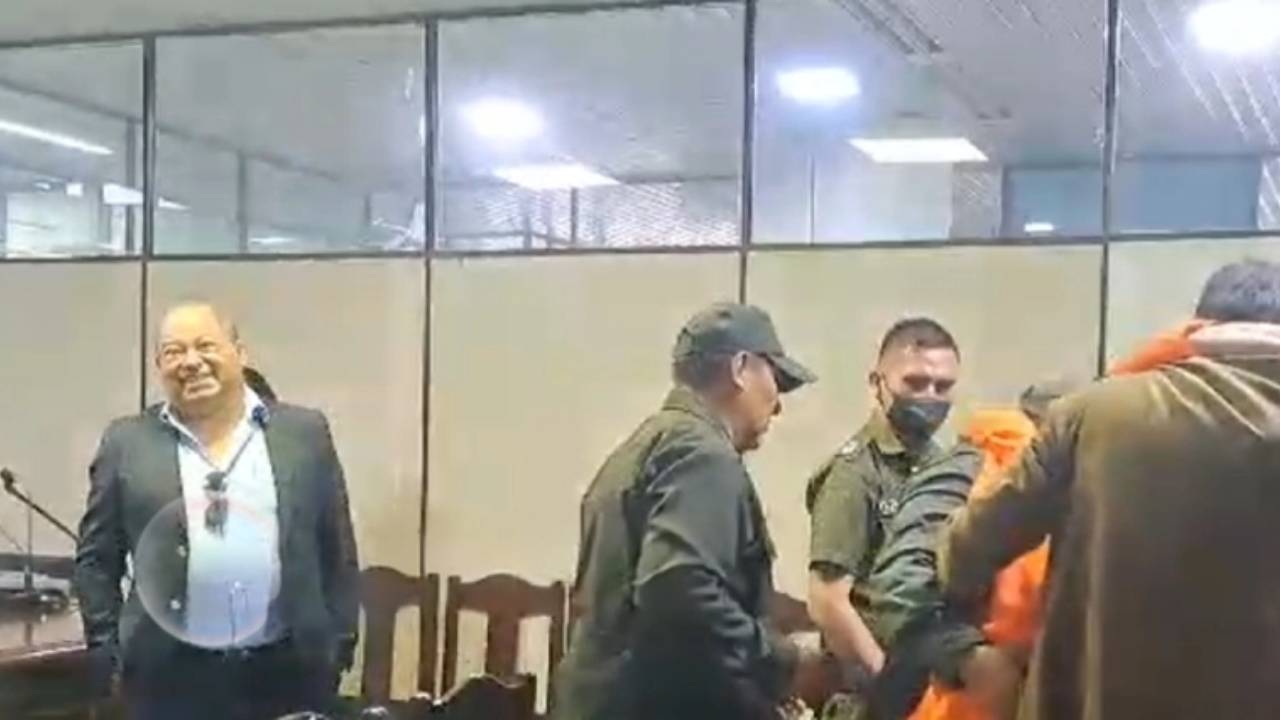  Suspenden declaración de Romero tras descompensación de la investigada