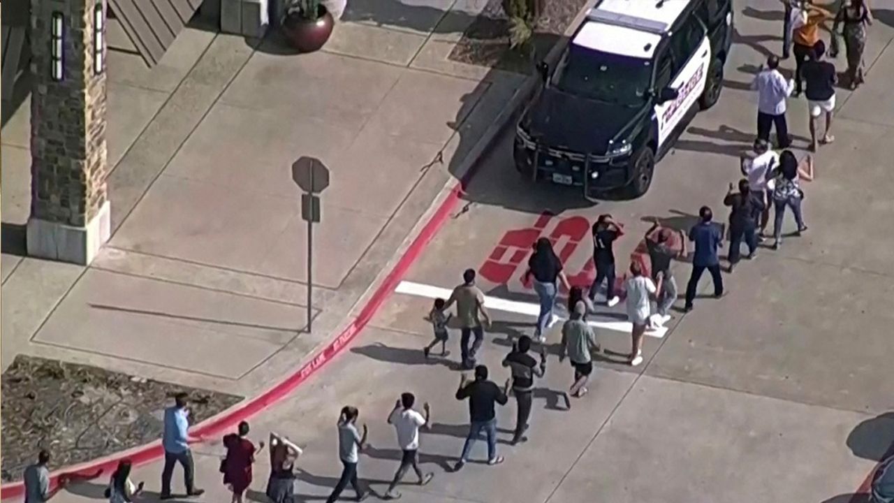 Tiroteo masivo en Texas deja 8 personas muertas en un centro comercial 