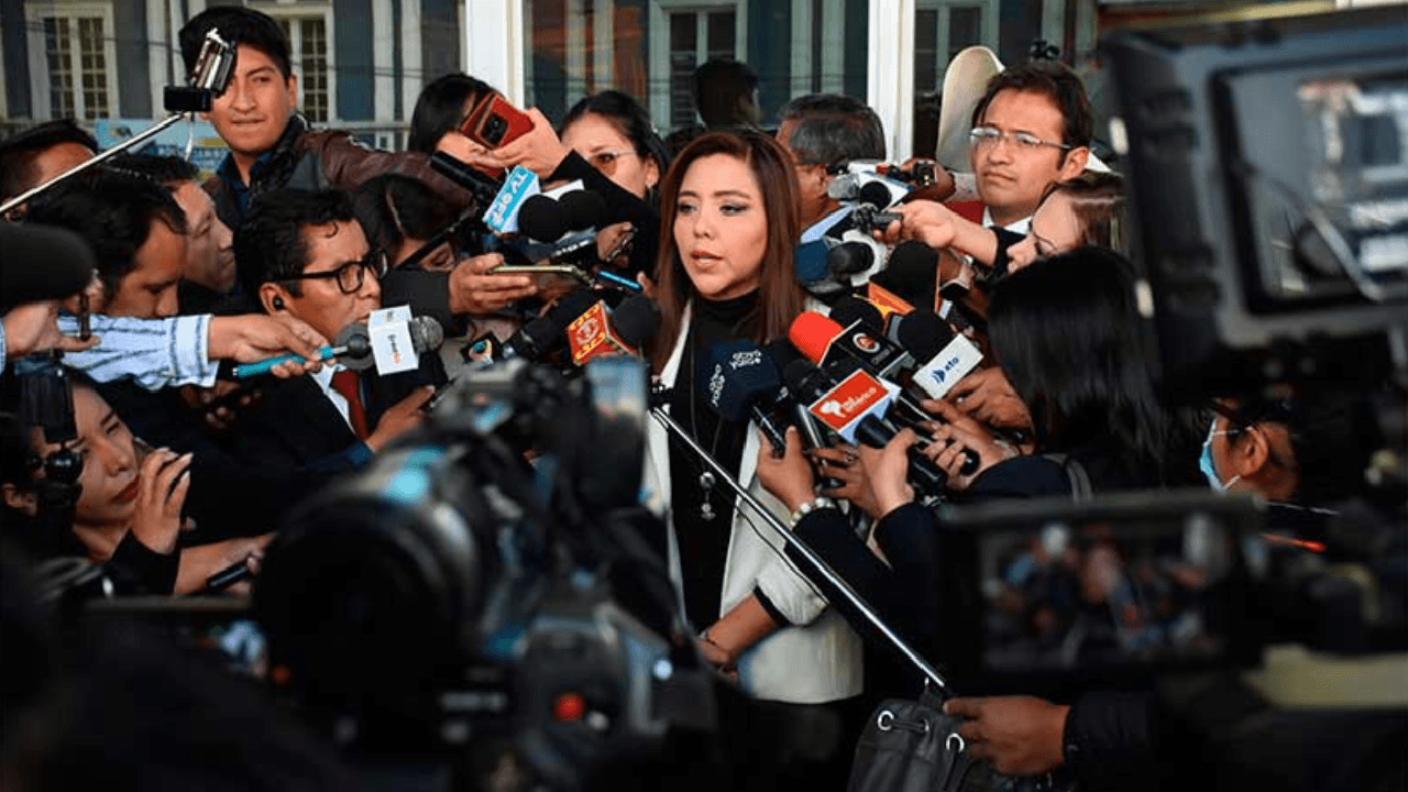 Viceministra de Comunicación defiende proyecto de Industrialización del Litio en Bolivia