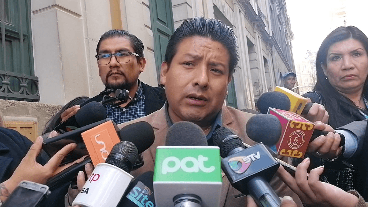 Gobernador de La Paz señala fallas en el uso de recursos hidrocarburíferos