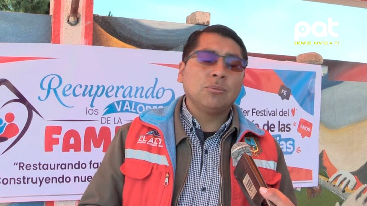 Estudiantes promueven valores familiares en feria organizada por la alcaldía de El Alto