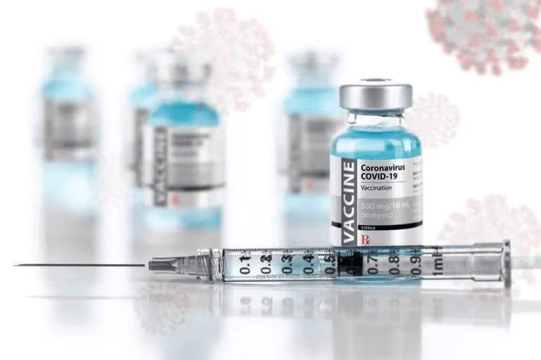 La vacunación repetida contra el COVID podría proteger contra una amplia gama de variantes del virus