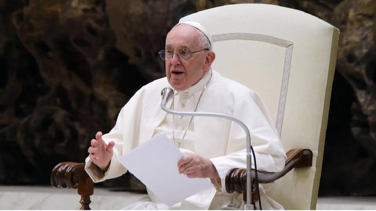 Papa Francisco pide orar por la paz en este tiempo de guerra mundial 