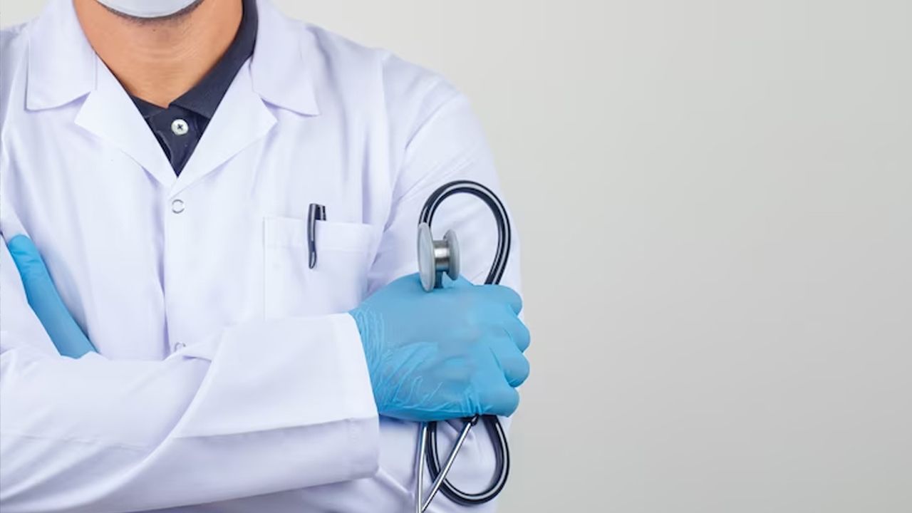 Aprehenden a un docente de Medicina tras ser encontrado en un motel con una alumna
