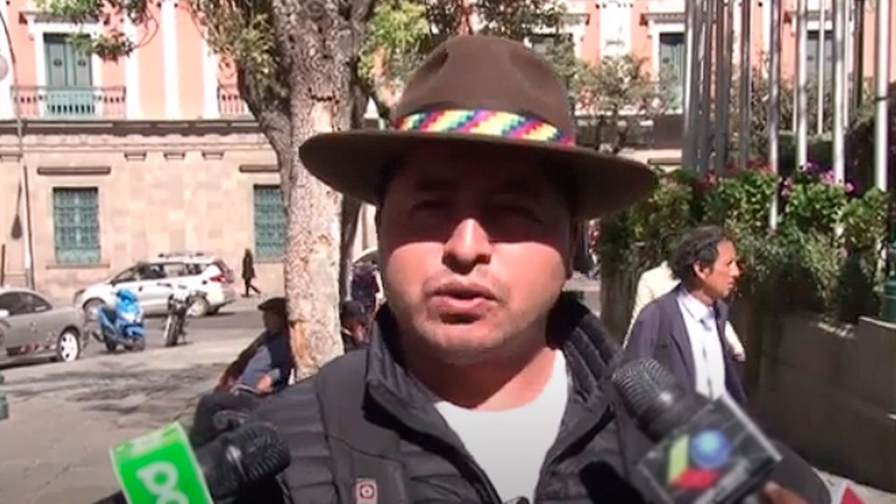 Dirigente de la Confederación de Comunicación Intercultural de Bolivia Advierte a la Justicia sobre Supuestos Bloqueos y Procesos Penales