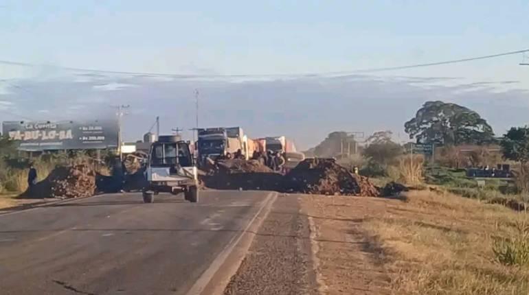 Bloqueo en San Julián :  Gobernación convoca al diálogo para resolver el conflicto 