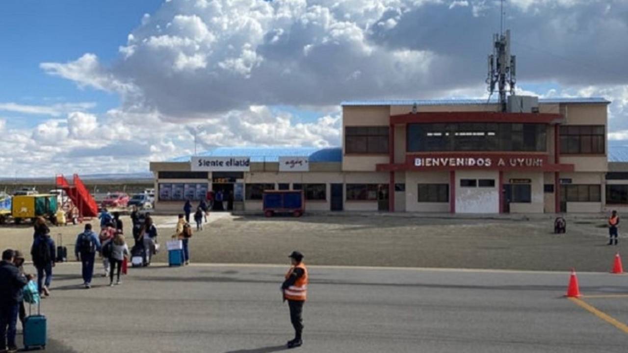 La empresa Progreso construirá la pista del aeropuerto de Uyuni