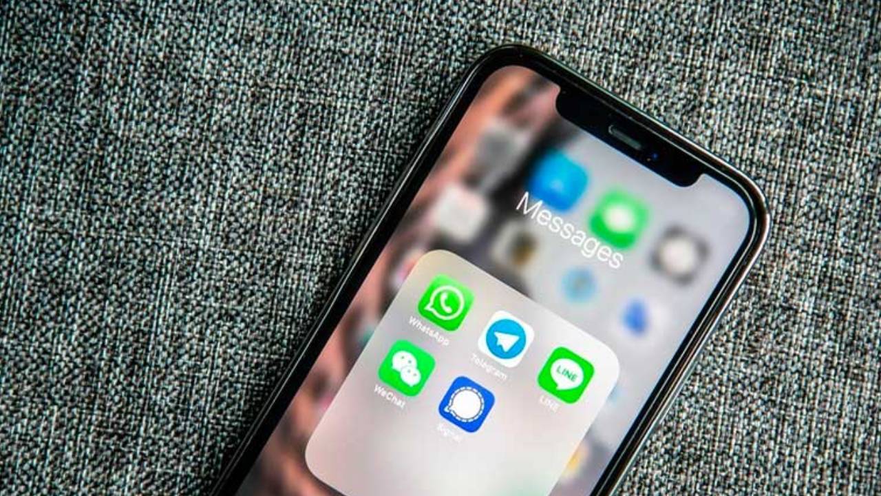 Hombre demanda a Apple por mensajes eliminados encontrados por su esposa