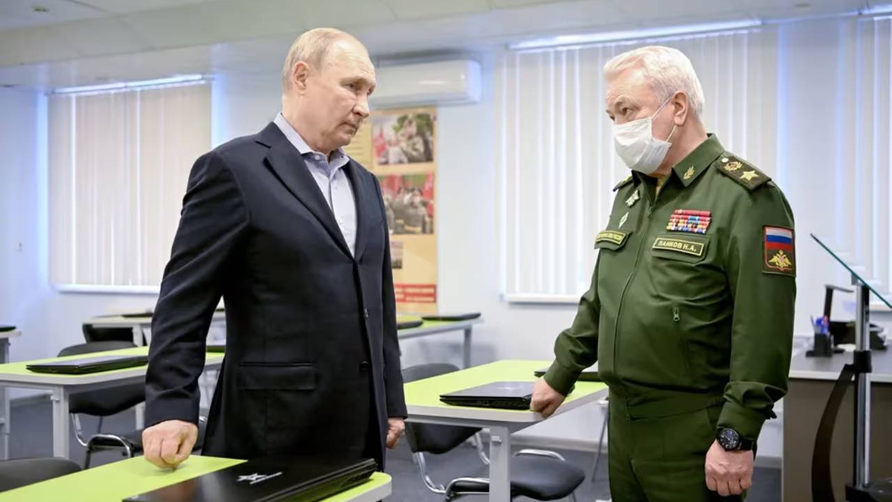 Purga en Defensa: Putin destituye altos cargos