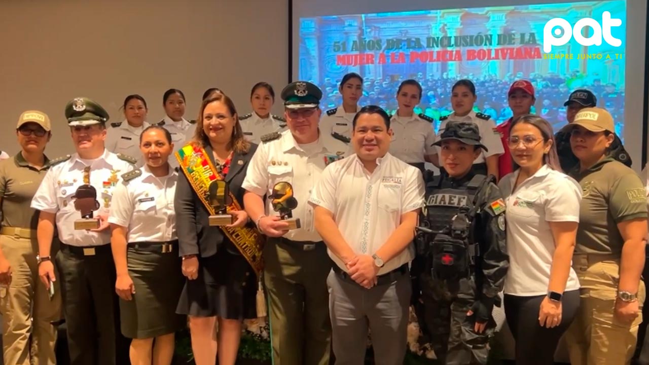 Fiscal Departamental de Santa Cruz recibe reconocimiento de mujeres policías