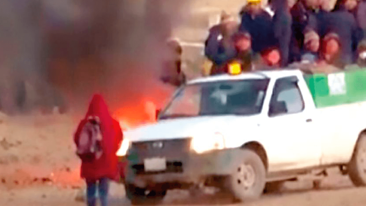 30 heridos y 15 vehículos destrozados en pelea campal de choferes