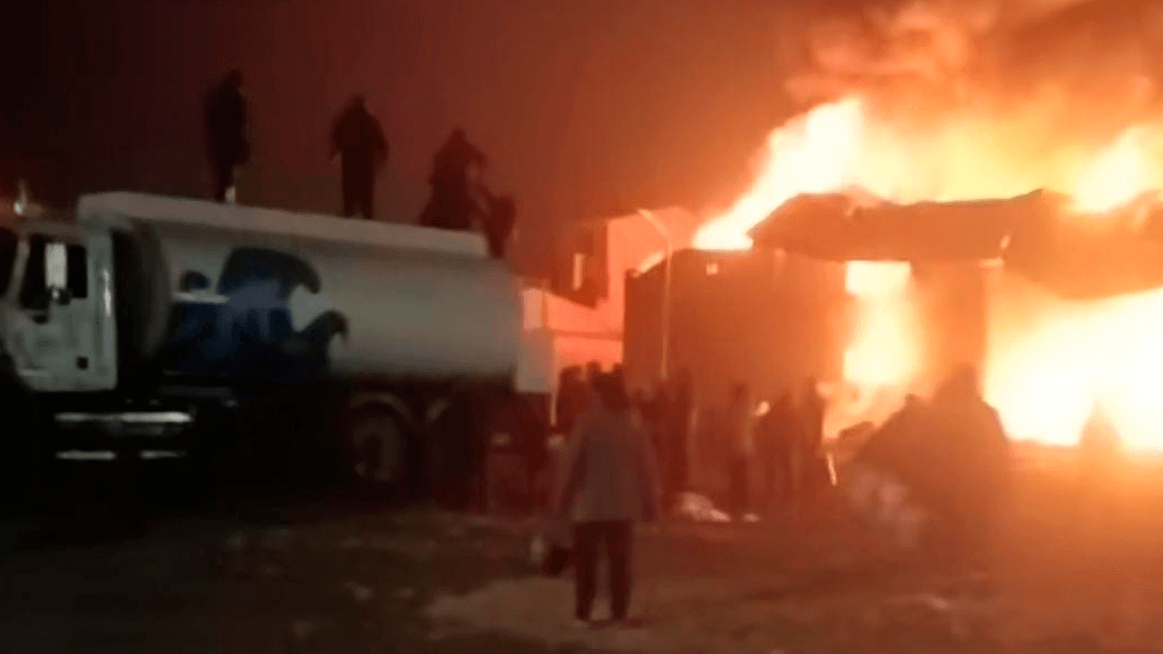 Incendio Destruye Planta Recicladora de Plásticos en El Alto