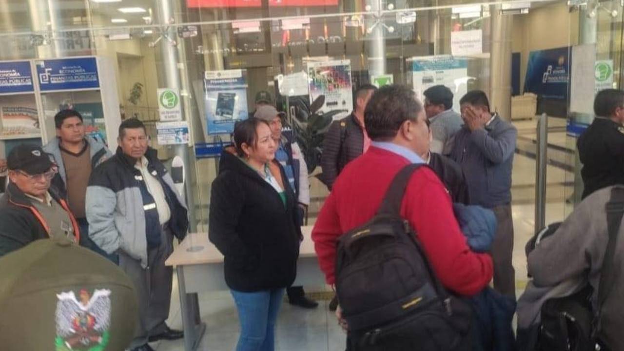 Transporte pesado y Gobierno dialogan sobre dólares y combustible