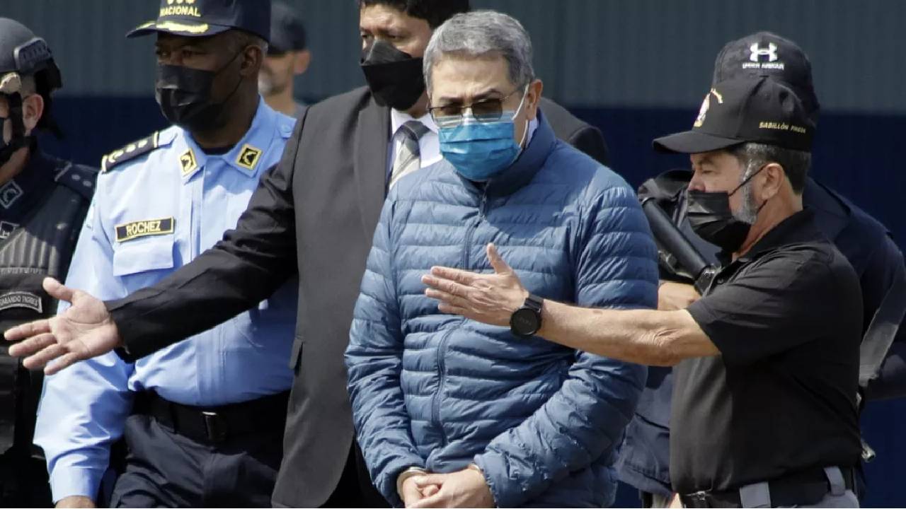 El ex presidente de Honduras, Juan Orlando Hernández, recibió una condena de 45 años de prisión por cargos de narcotráfico